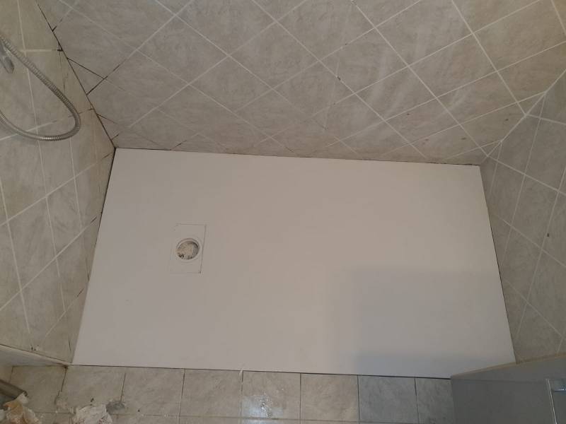 Receveur extra-plat antidérapant pour douche sécurisée Toulon