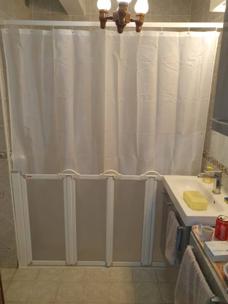 Douche sécurisée pour personne à mobilité réduite à Toulon