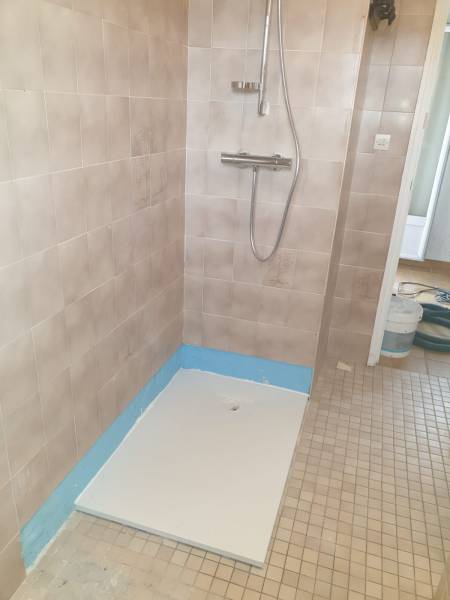 Pose d'un receveur pour douche sécurisée Six-Fours