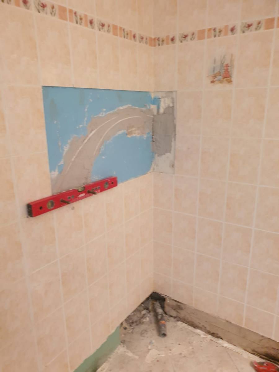 Travaux de rénovation pour créer une douche sécurisée La Farlède