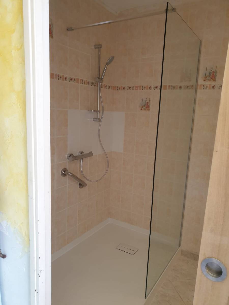 Professionnels en douches sécurisées La Farlède