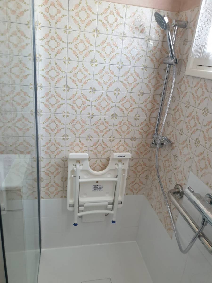 Douche sécurisée équipée pour personne âgée La Crau