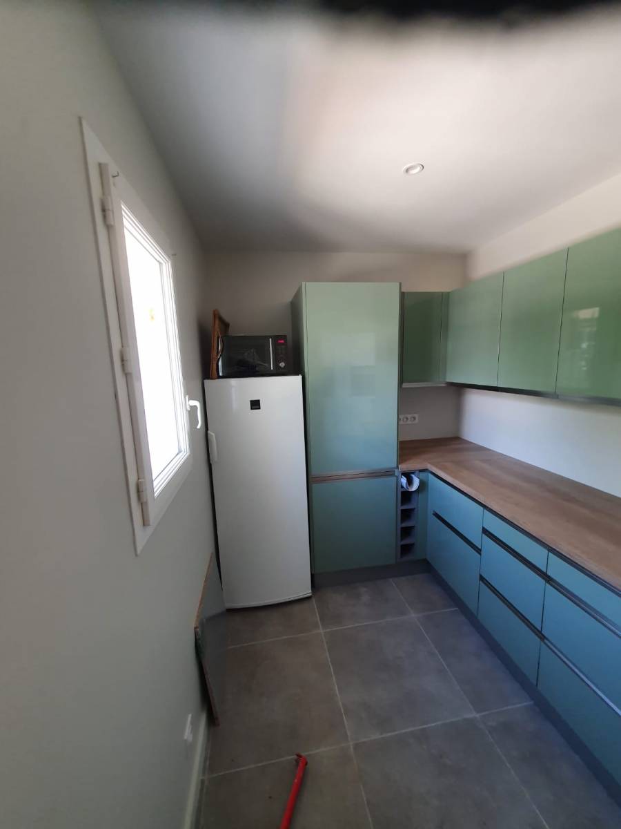 Rénover et aménager une arrière-cuisine à Cavalaire