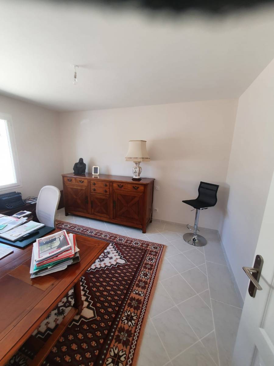 Transformer une chambre en bureau à Cavalaire