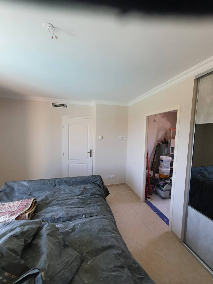 Prix pour repeindre une chambre à Cavalaire