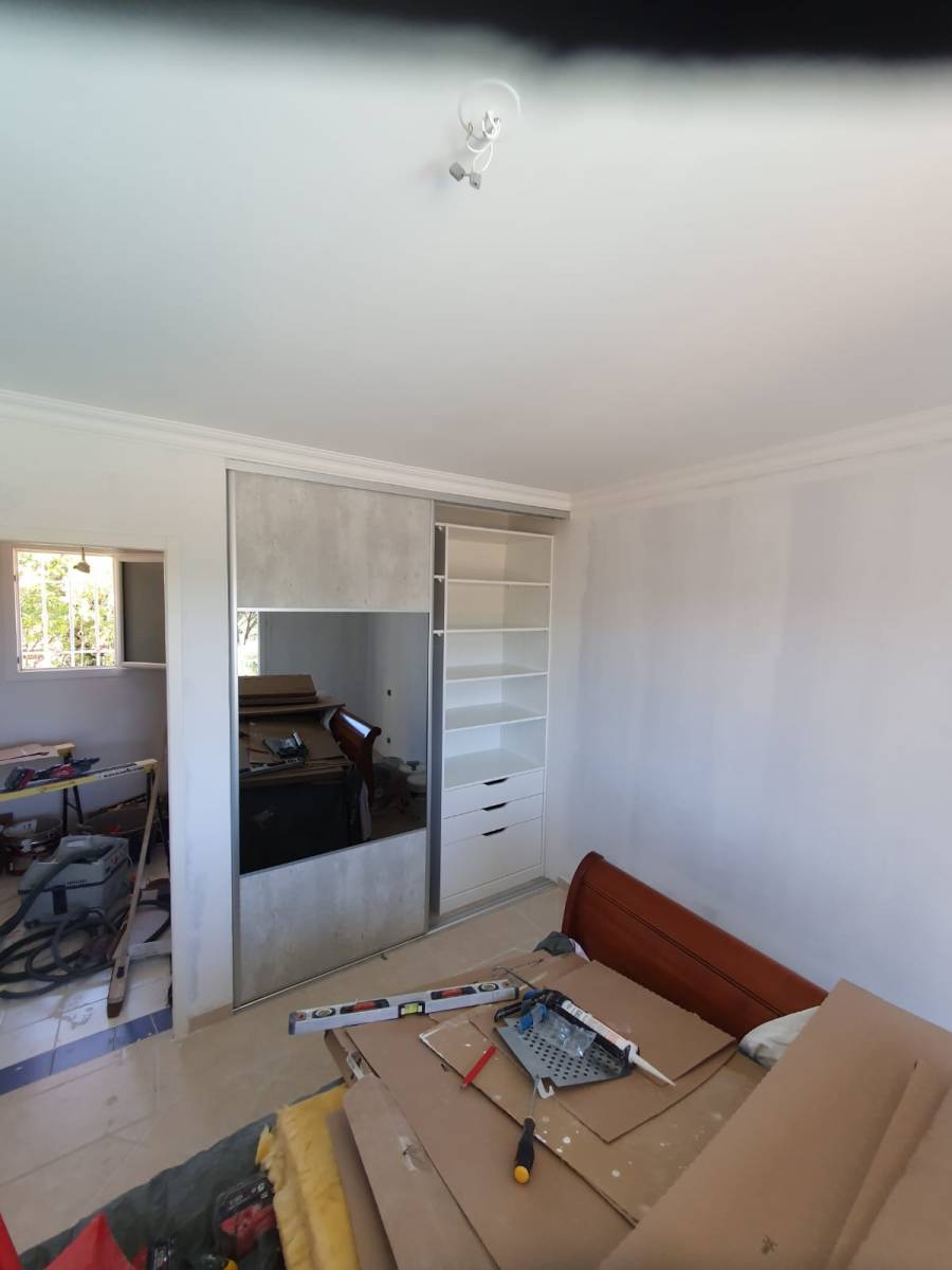 Installer un placard coulissant avec rangements à Cavalaire