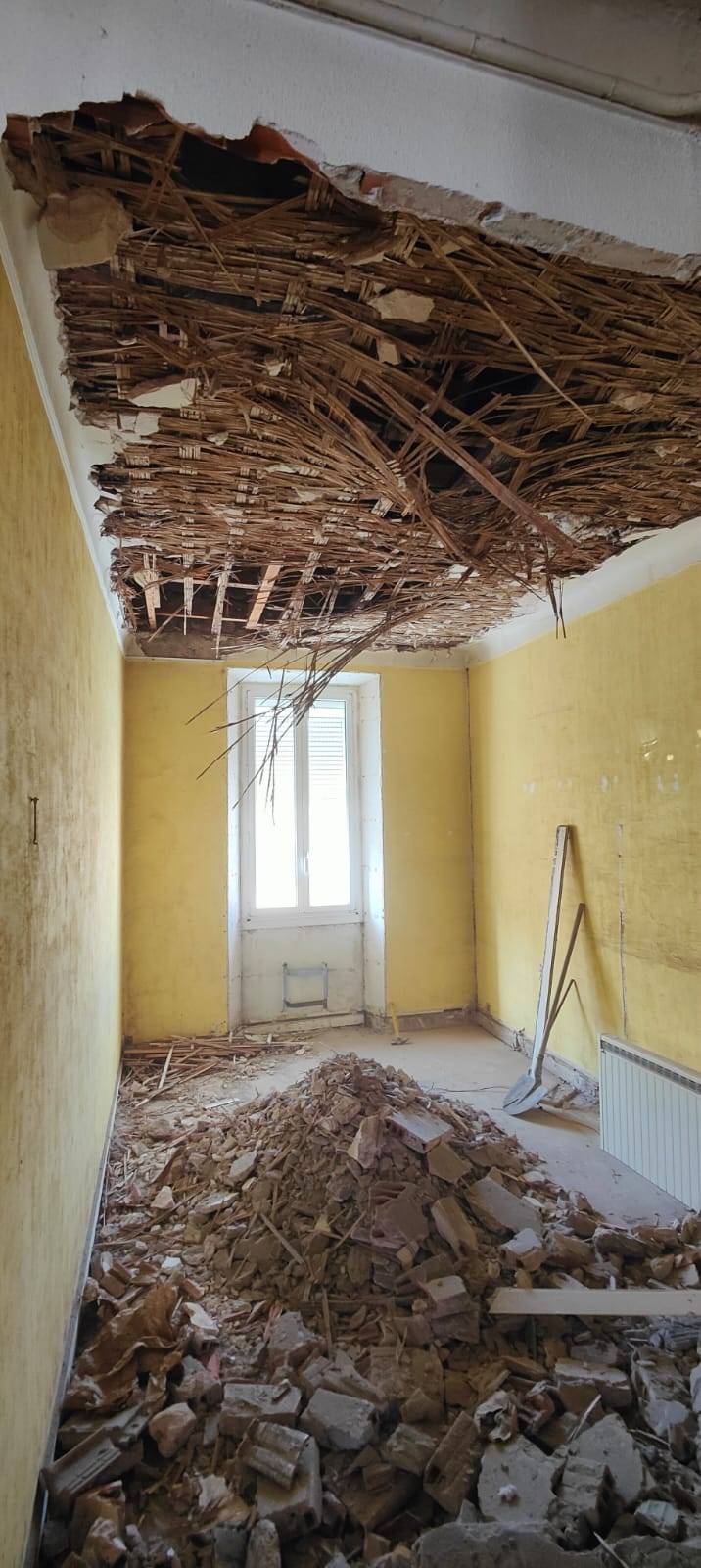 Démolition d'un plafond lattis à Hyères