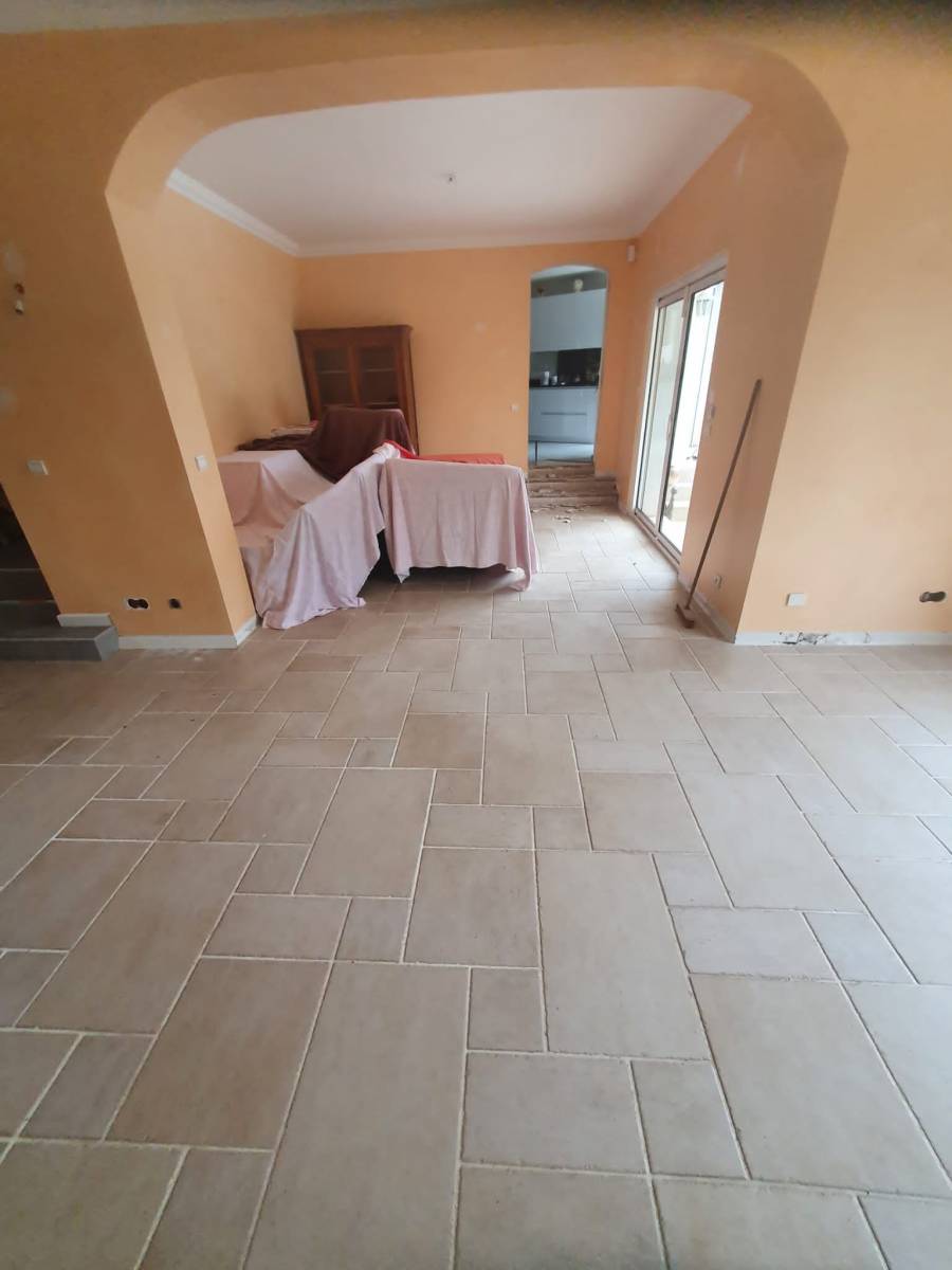 Rénover le carrelage de sa salle-à-mager à Cavalaire