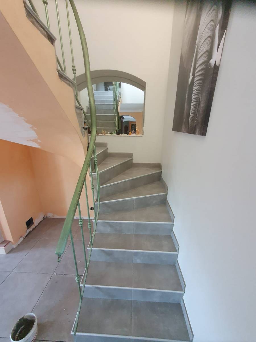 Rénover la carrelage d'un escalier à Cavalaire