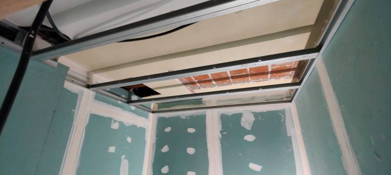 Faux plafond posé entre murs Hyères