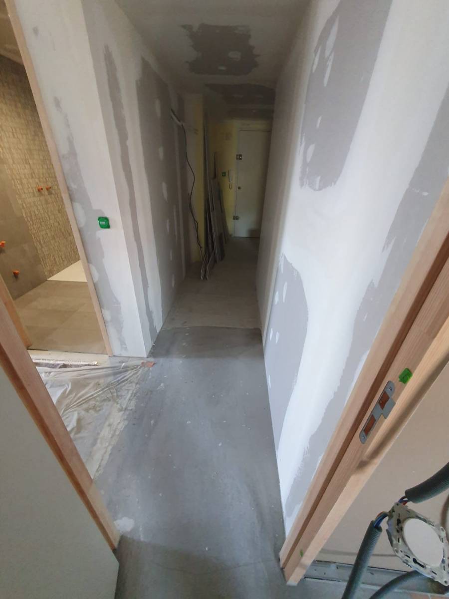 Professionnel pour ragréer un sol à Bandol