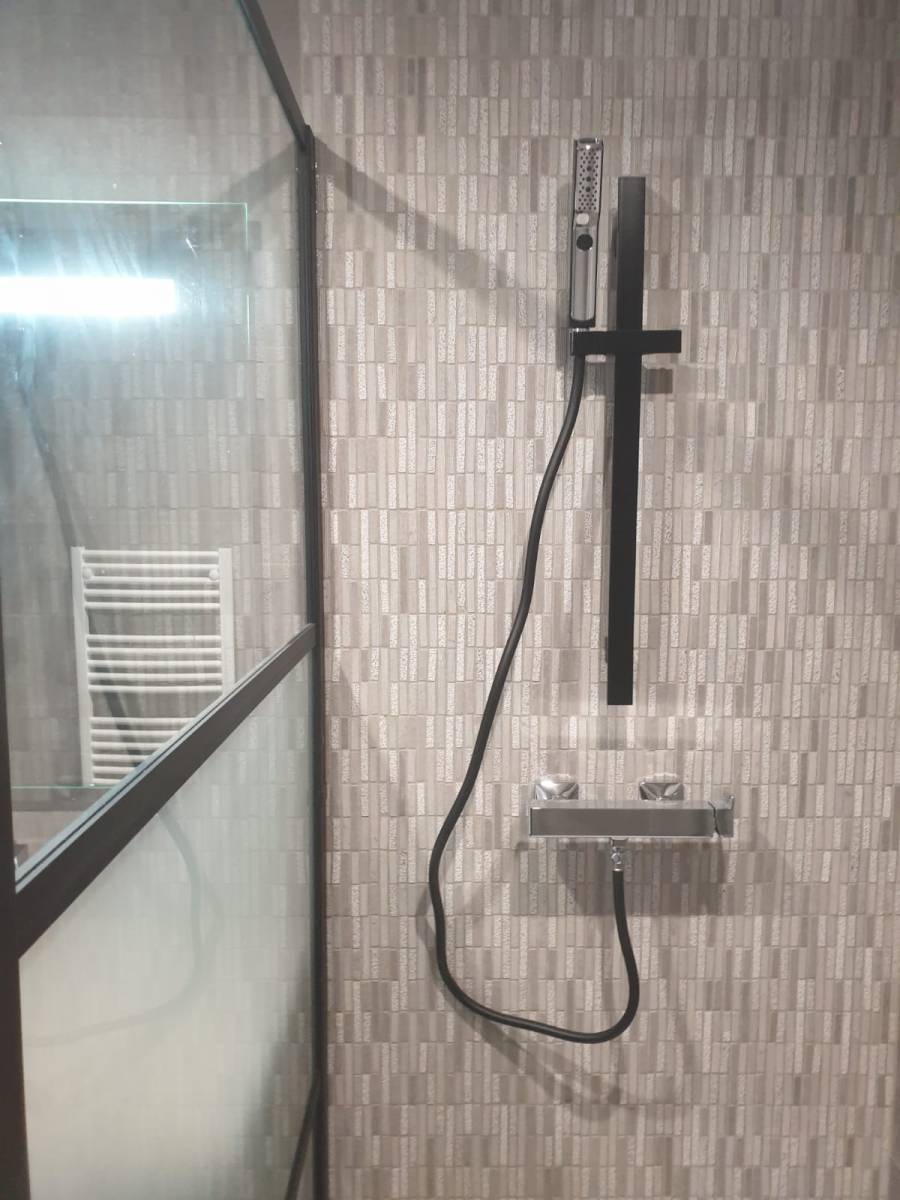 Faîence murale pour douche à l'italienne Bandol