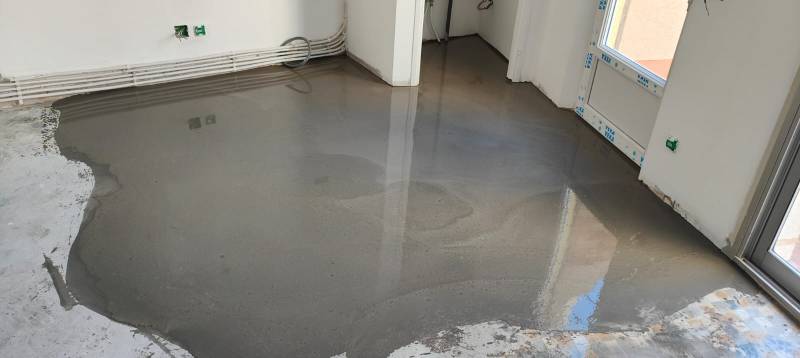 Ragréage et mise à niveau d'un sol à Hyères