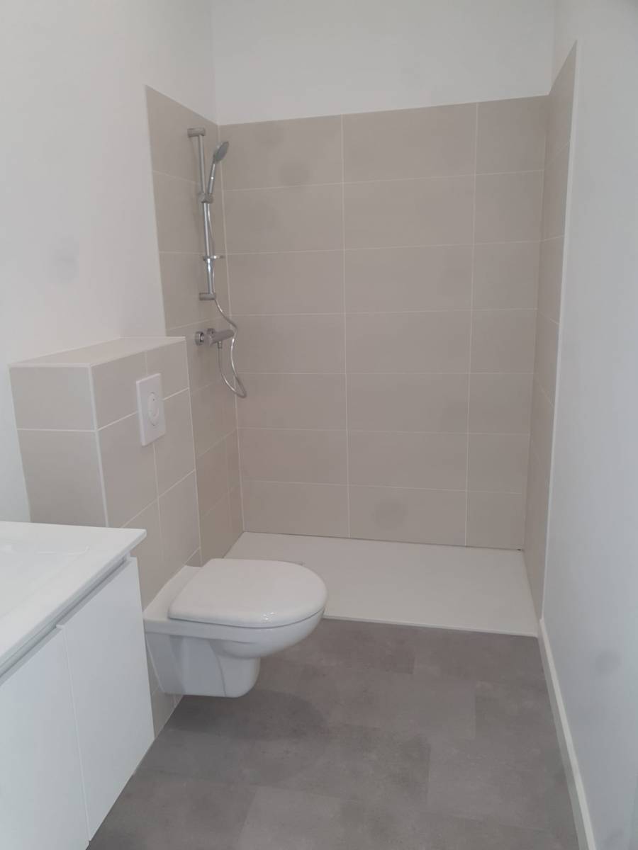 Pose de faîence pour intérieur de douche à Hyères