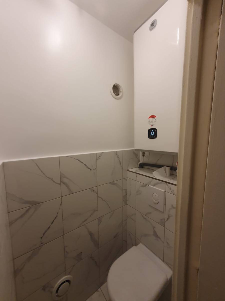 Rénovation WC avec chauffe-eau plat Hyères