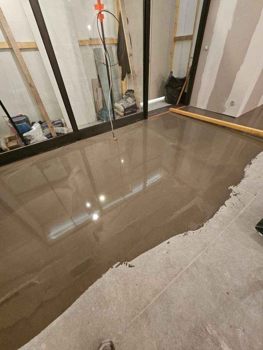 Remise à niveau d'un sol à Fréjus