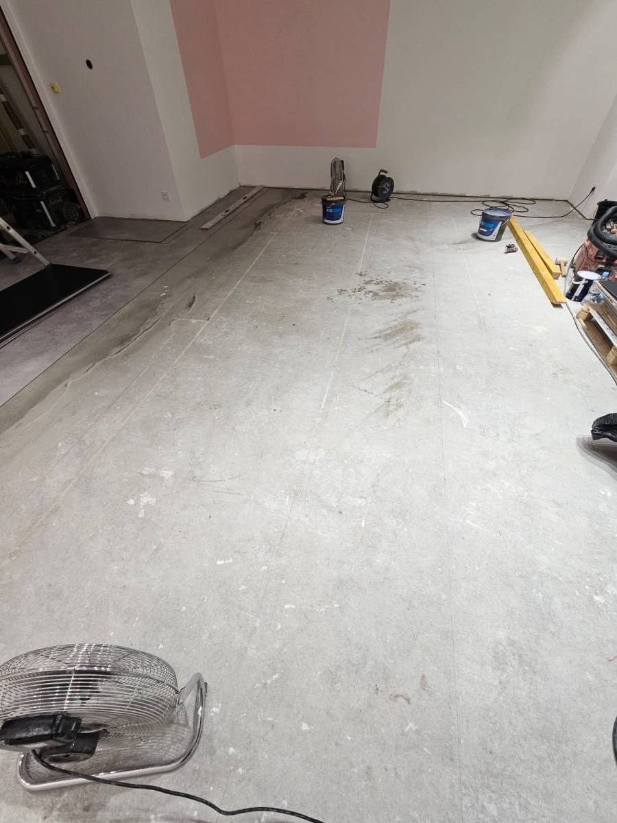 Préparation avant pose d'un sol PVC Fréjus