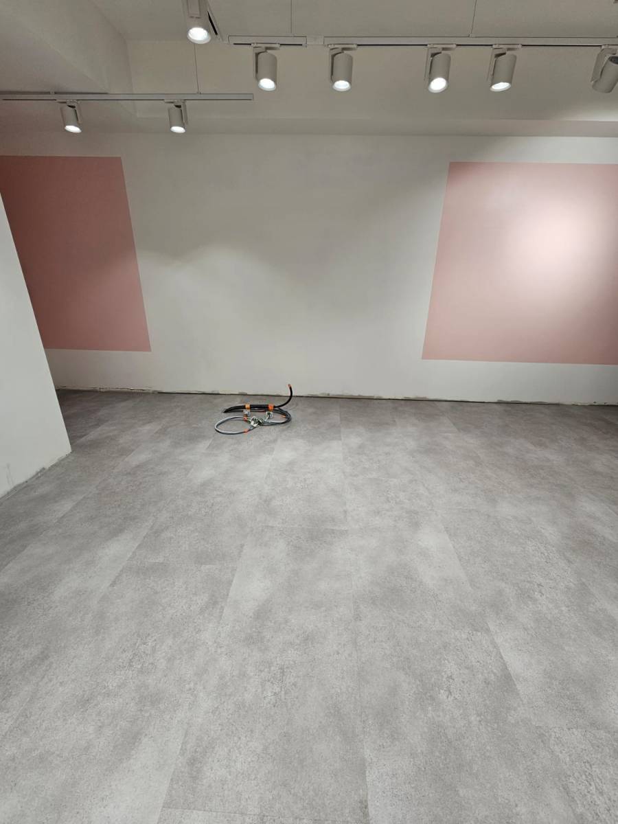 Pose d'un sol vinyle flottant à Fréjus