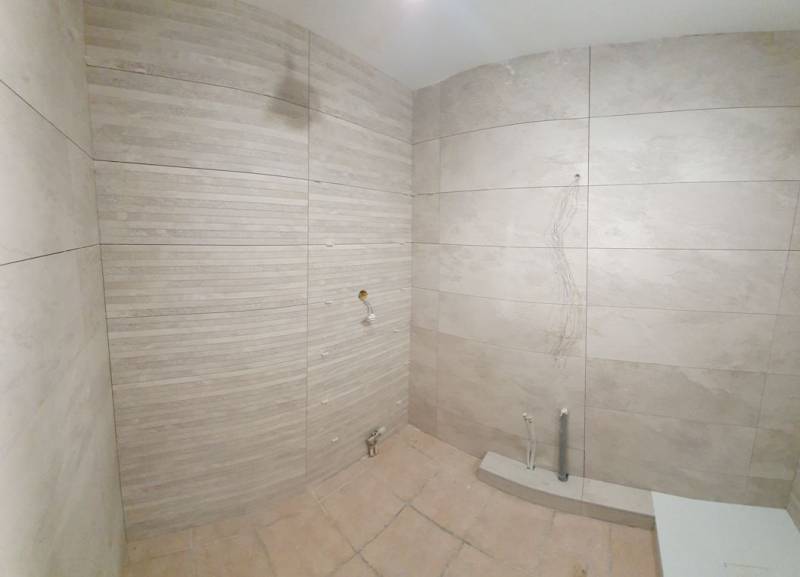 Pose de faîence murale dans salle de bain Toulon