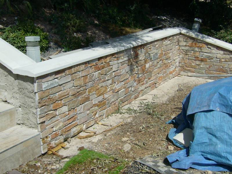 Création de mur de pierre de parement pour votre jardin près de Toulon