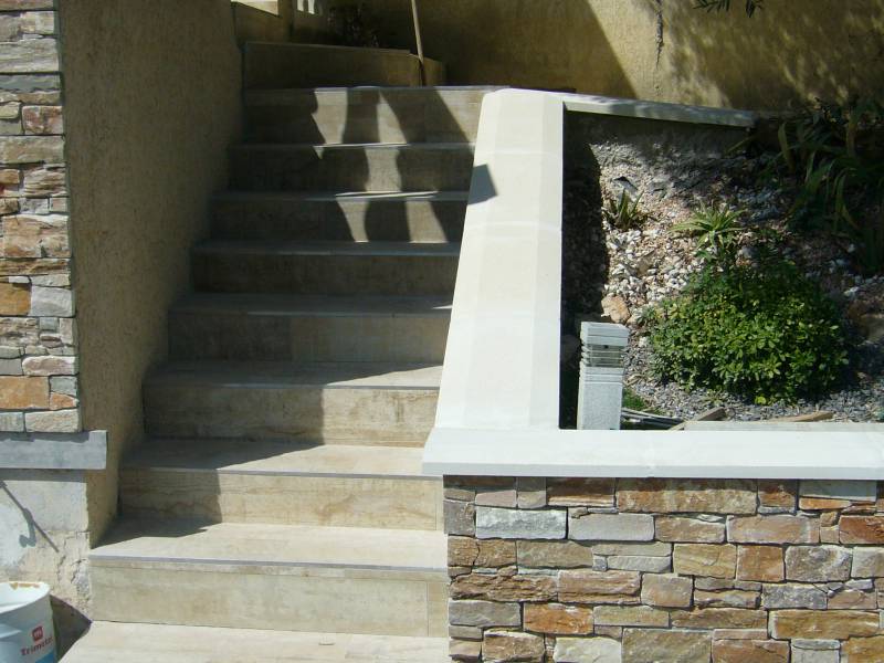 Création de mur de pierre de parement pour votre jardin près de Toulon