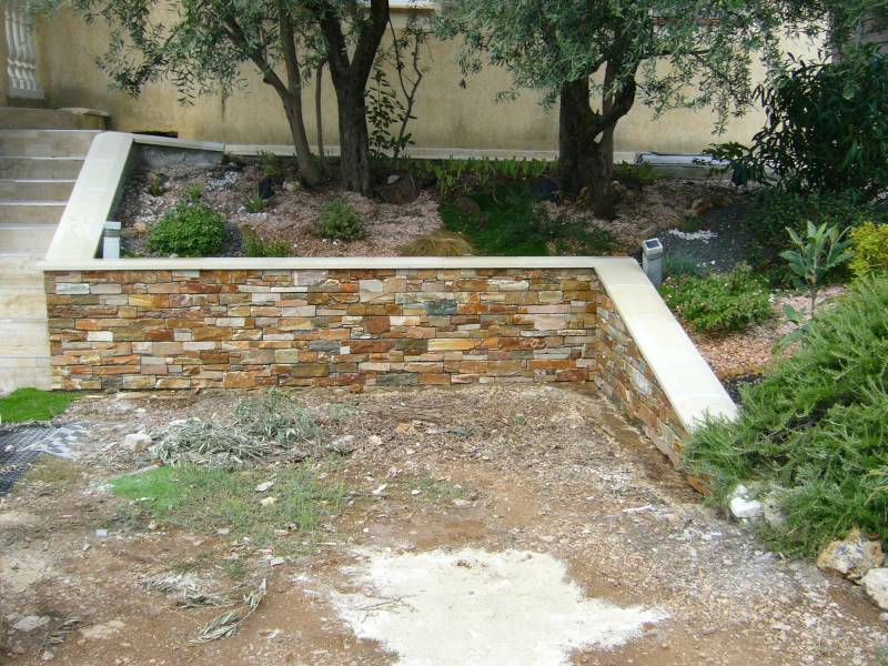 Création de mur de pierre de parement pour votre jardin près de Toulon