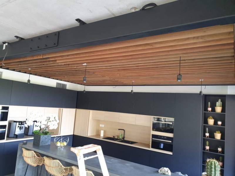 Création d'une pergola en bois pour locaux professionnels à Hyères