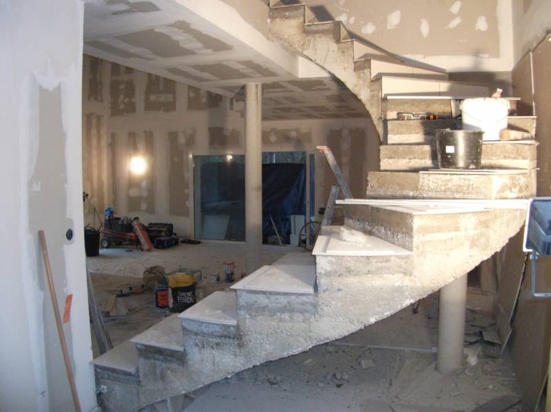 Escalier en béton construit à La Valette de Var