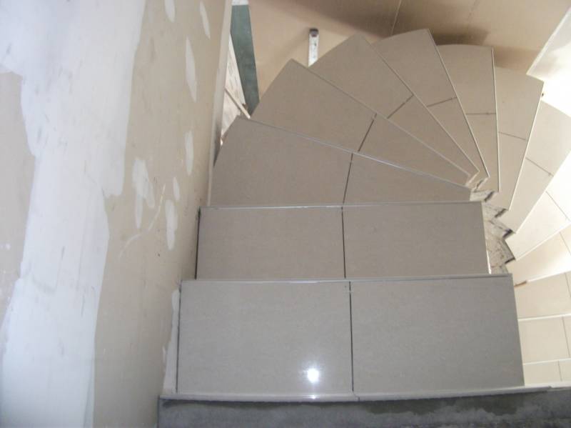 Construction d'un escalier en béton sur-mesure dans le Var