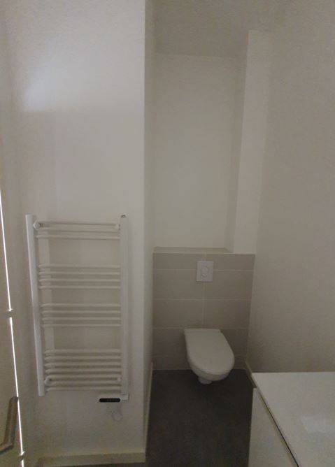 Fourniture et pose d'un WC suspendu Hyères