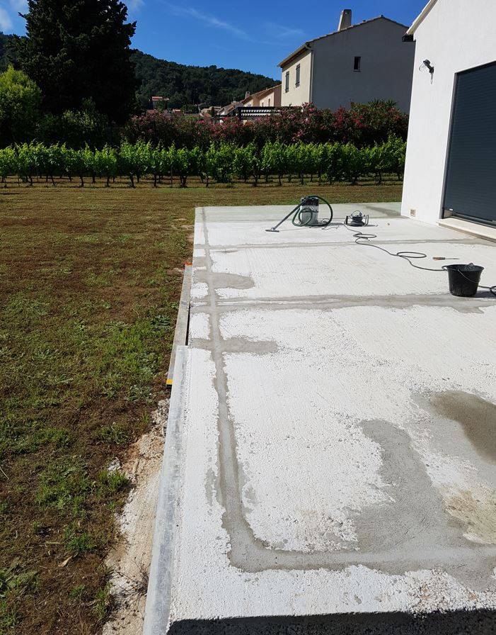 Ragréer et carreler une terrasse à La Crau 