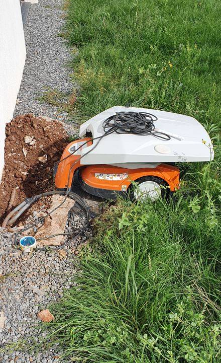 Raccorder une tondeuse autonome sur batterie Hyères Var