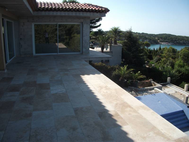 Création terrasse et balcon villa neuve Six-Fours les Plages
